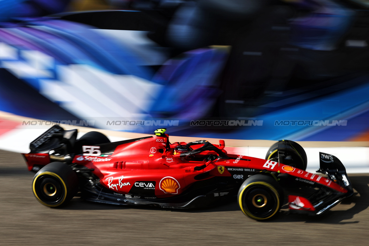GP ABU DHABI, Carlos Sainz Jr (ESP) Ferrari SF-23.

25.11.2023. Formula 1 World Championship, Rd 23, Abu Dhabi Grand Prix, Yas Marina Circuit, Abu Dhabi, Qualifiche Day.

- www.xpbimages.com, EMail: requests@xpbimages.com © Copyright: Batchelor / XPB Images