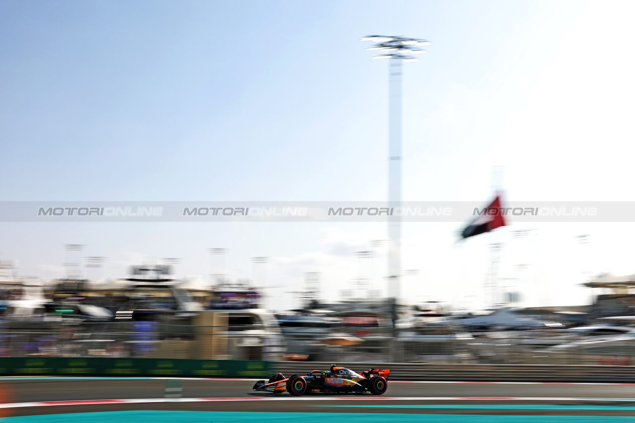 GP ABU DHABI, Lando Norris (GBR) McLaren MCL60.

25.11.2023. Formula 1 World Championship, Rd 23, Abu Dhabi Grand Prix, Yas Marina Circuit, Abu Dhabi, Qualifiche Day.

- www.xpbimages.com, EMail: requests@xpbimages.com © Copyright: Moy / XPB Images