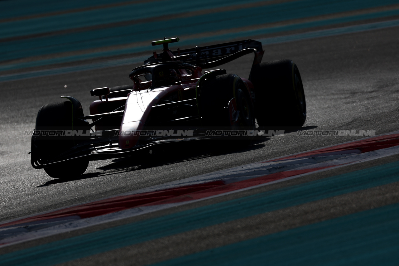 GP ABU DHABI, Carlos Sainz Jr (ESP) Ferrari SF-23.

25.11.2023. Formula 1 World Championship, Rd 23, Abu Dhabi Grand Prix, Yas Marina Circuit, Abu Dhabi, Qualifiche Day.

- www.xpbimages.com, EMail: requests@xpbimages.com © Copyright: Moy / XPB Images