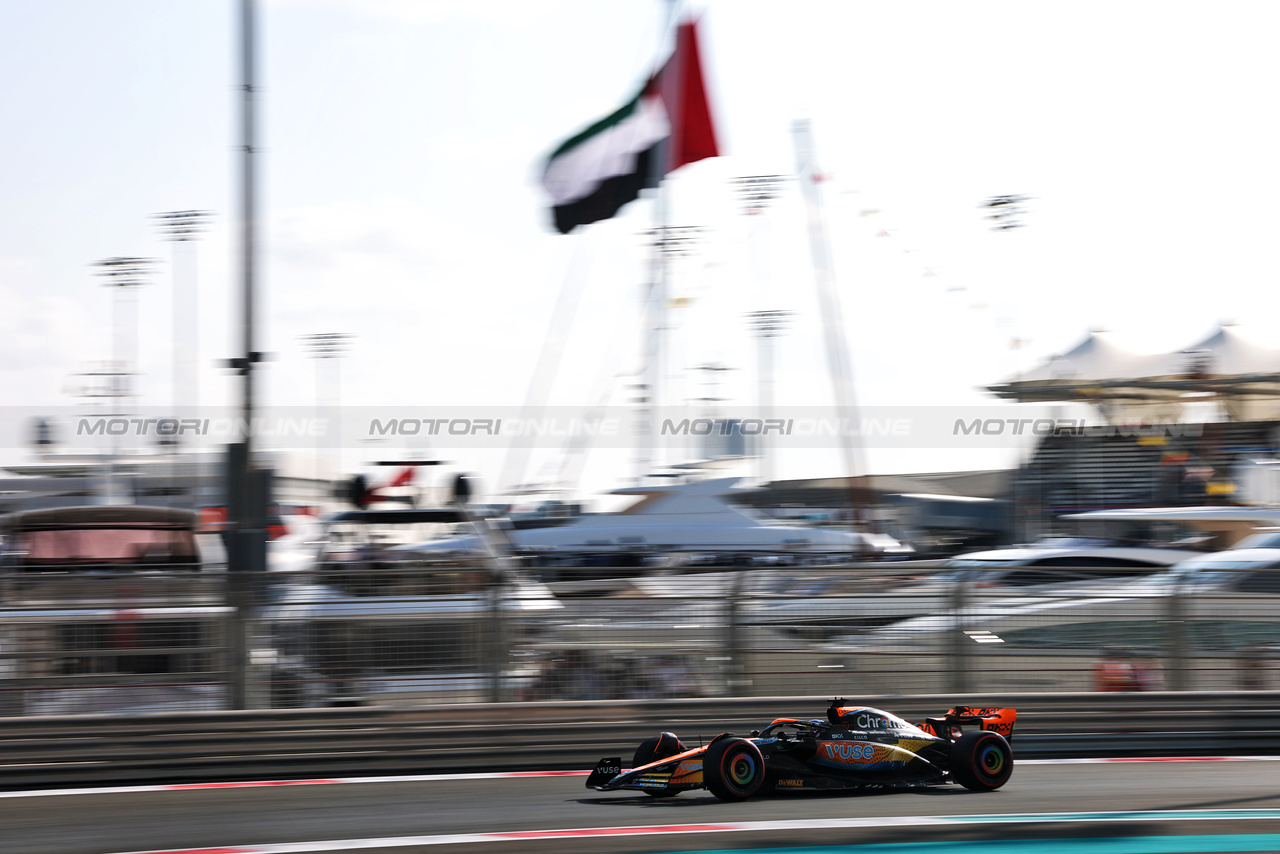 GP ABU DHABI, Lando Norris (GBR) McLaren MCL60.

25.11.2023. Formula 1 World Championship, Rd 23, Abu Dhabi Grand Prix, Yas Marina Circuit, Abu Dhabi, Qualifiche Day.

- www.xpbimages.com, EMail: requests@xpbimages.com © Copyright: Moy / XPB Images