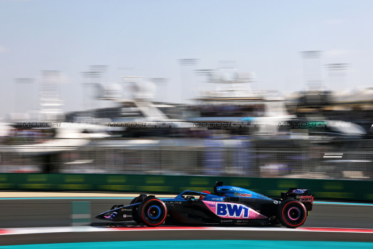 GP ABU DHABI, Esteban Ocon (FRA) Alpine F1 Team A523.

25.11.2023. Formula 1 World Championship, Rd 23, Abu Dhabi Grand Prix, Yas Marina Circuit, Abu Dhabi, Qualifiche Day.

- www.xpbimages.com, EMail: requests@xpbimages.com © Copyright: Moy / XPB Images