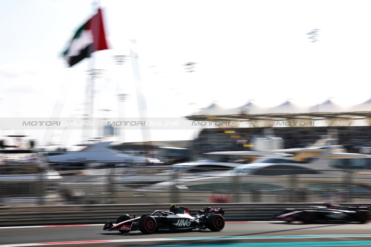 GP ABU DHABI, Nico Hulkenberg (GER) Haas VF-23.

25.11.2023. Formula 1 World Championship, Rd 23, Abu Dhabi Grand Prix, Yas Marina Circuit, Abu Dhabi, Qualifiche Day.

- www.xpbimages.com, EMail: requests@xpbimages.com © Copyright: Moy / XPB Images