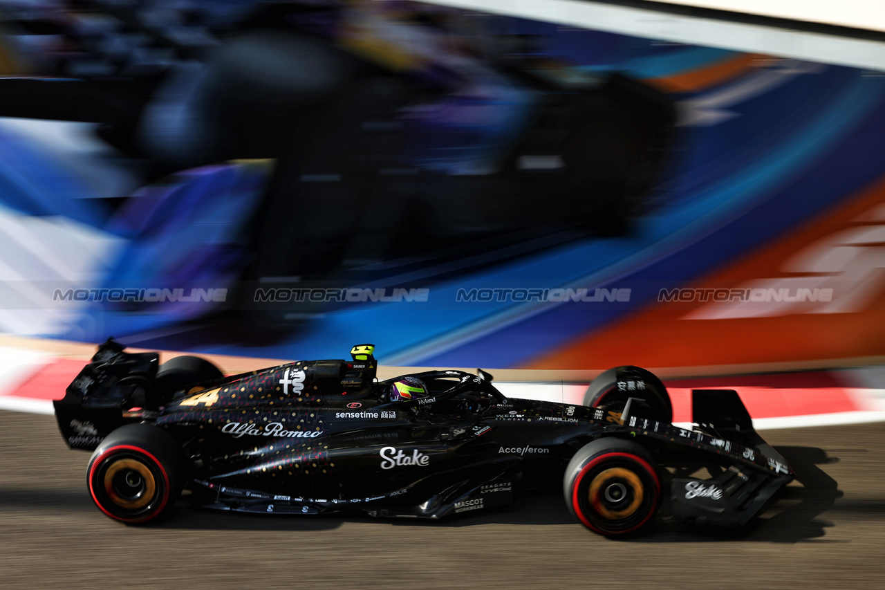 GP ABU DHABI, Zhou Guanyu (CHN) Alfa Romeo F1 Team C43.

25.11.2023. Formula 1 World Championship, Rd 23, Abu Dhabi Grand Prix, Yas Marina Circuit, Abu Dhabi, Qualifiche Day.

- www.xpbimages.com, EMail: requests@xpbimages.com © Copyright: Batchelor / XPB Images