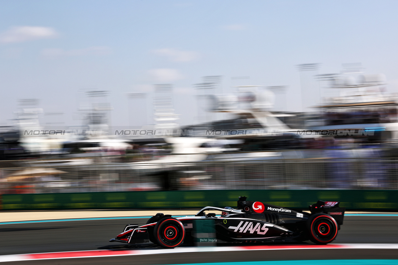 GP ABU DHABI, Kevin Magnussen (DEN) Haas VF-23.

25.11.2023. Formula 1 World Championship, Rd 23, Abu Dhabi Grand Prix, Yas Marina Circuit, Abu Dhabi, Qualifiche Day.

- www.xpbimages.com, EMail: requests@xpbimages.com © Copyright: Moy / XPB Images