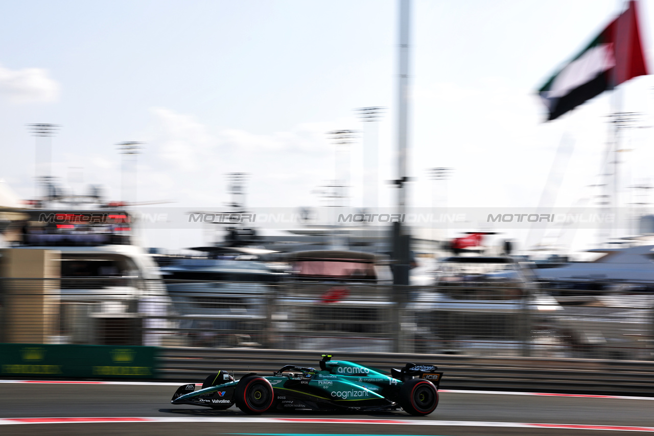 GP ABU DHABI, Fernando Alonso (ESP) Aston Martin F1 Team AMR23.

25.11.2023. Formula 1 World Championship, Rd 23, Abu Dhabi Grand Prix, Yas Marina Circuit, Abu Dhabi, Qualifiche Day.

- www.xpbimages.com, EMail: requests@xpbimages.com © Copyright: Moy / XPB Images