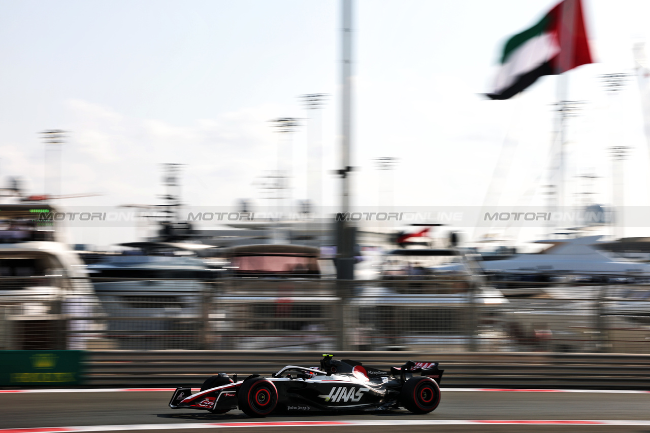 GP ABU DHABI, Nico Hulkenberg (GER) Haas VF-23.

25.11.2023. Formula 1 World Championship, Rd 23, Abu Dhabi Grand Prix, Yas Marina Circuit, Abu Dhabi, Qualifiche Day.

- www.xpbimages.com, EMail: requests@xpbimages.com © Copyright: Moy / XPB Images
