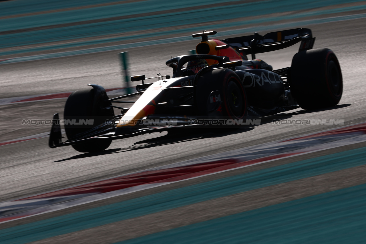 GP ABU DHABI, Max Verstappen (NLD) Red Bull Racing RB19.

25.11.2023. Formula 1 World Championship, Rd 23, Abu Dhabi Grand Prix, Yas Marina Circuit, Abu Dhabi, Qualifiche Day.

- www.xpbimages.com, EMail: requests@xpbimages.com © Copyright: Moy / XPB Images
