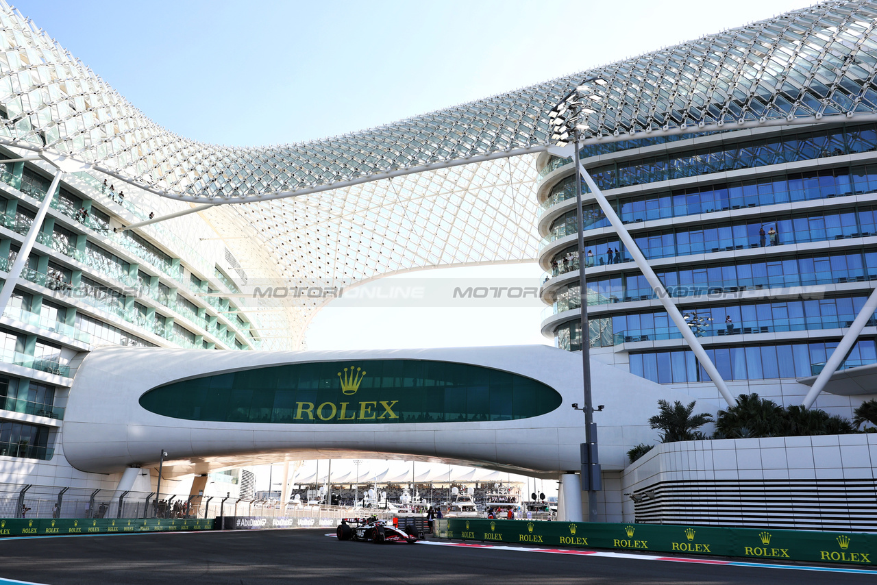 GP ABU DHABI, Nico Hulkenberg (GER) Haas VF-23.

25.11.2023. Formula 1 World Championship, Rd 23, Abu Dhabi Grand Prix, Yas Marina Circuit, Abu Dhabi, Qualifiche Day.

- www.xpbimages.com, EMail: requests@xpbimages.com © Copyright: Moy / XPB Images