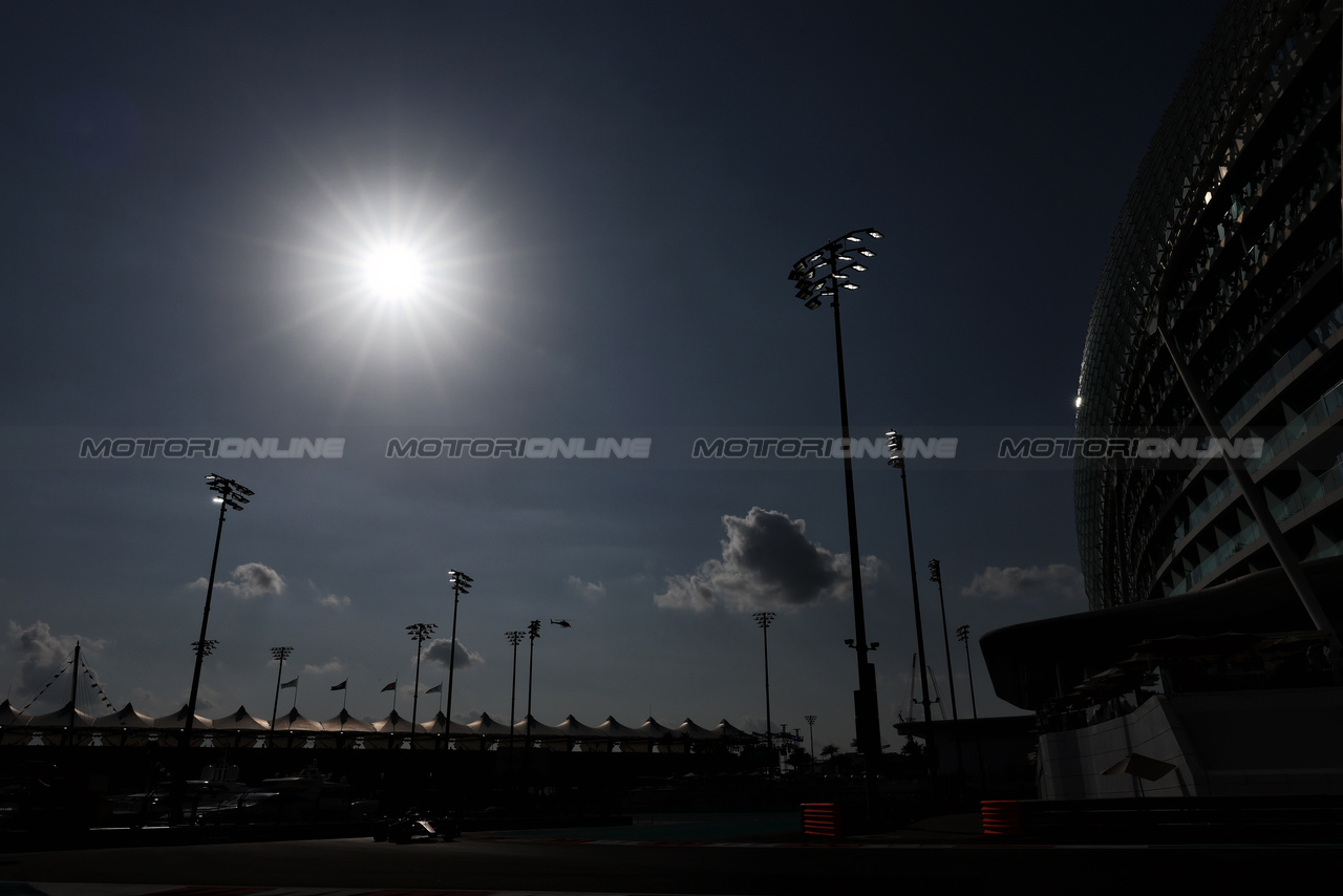 GP ABU DHABI, Lando Norris (GBR) McLaren MCL60.

25.11.2023. Formula 1 World Championship, Rd 23, Abu Dhabi Grand Prix, Yas Marina Circuit, Abu Dhabi, Qualifiche Day.

- www.xpbimages.com, EMail: requests@xpbimages.com © Copyright: Moy / XPB Images