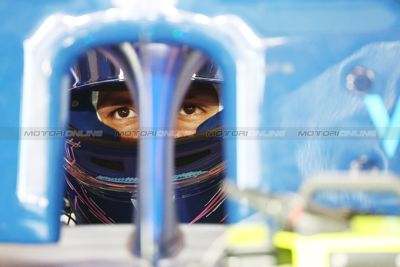 GP ABU DHABI, Alexander Albon (THA) Williams Racing FW45.

25.11.2023. Formula 1 World Championship, Rd 23, Abu Dhabi Grand Prix, Yas Marina Circuit, Abu Dhabi, Qualifiche Day.

- www.xpbimages.com, EMail: requests@xpbimages.com © Copyright: Batchelor / XPB Images