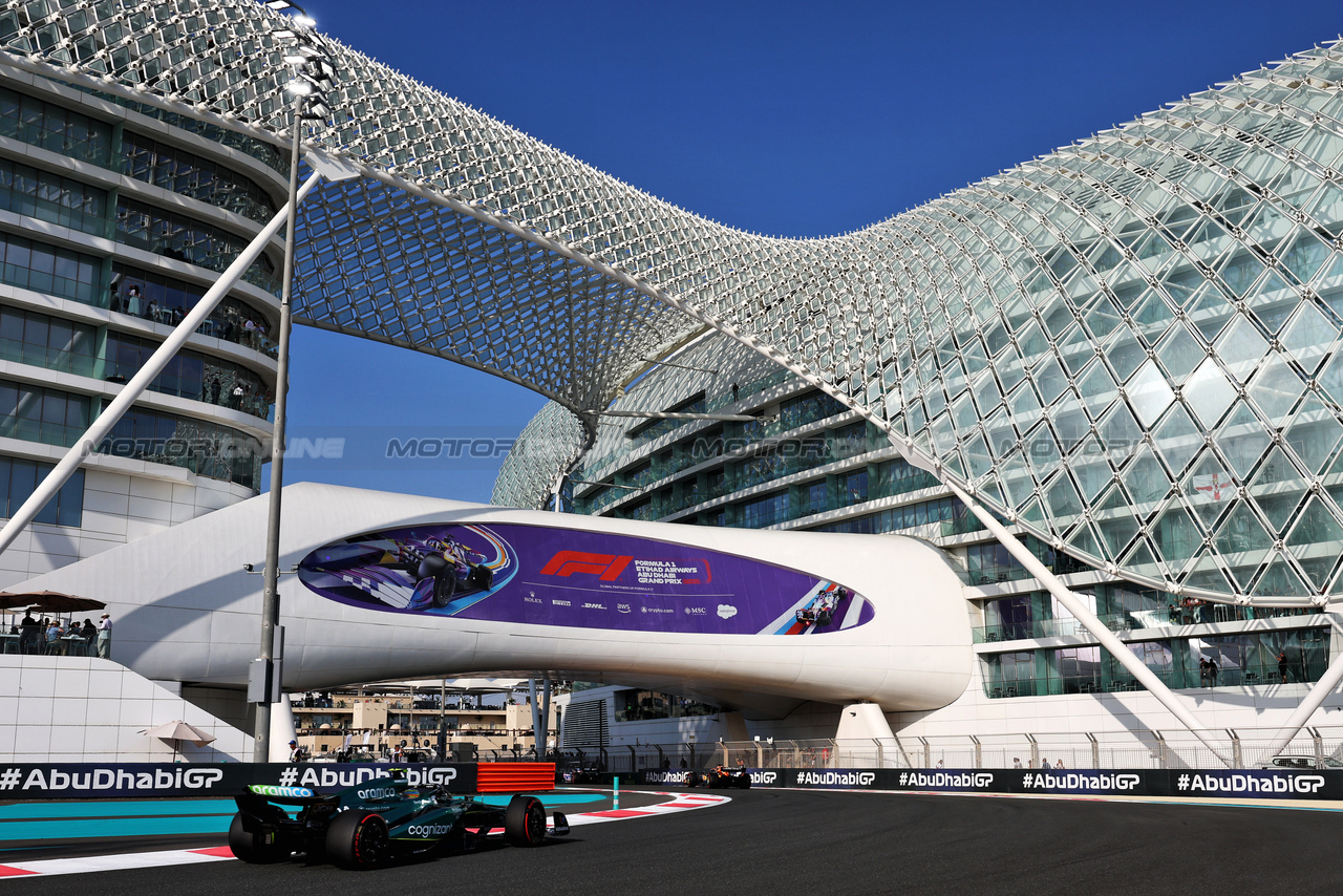 GP ABU DHABI, Fernando Alonso (ESP) Aston Martin F1 Team AMR23.

25.11.2023. Formula 1 World Championship, Rd 23, Abu Dhabi Grand Prix, Yas Marina Circuit, Abu Dhabi, Qualifiche Day.

- www.xpbimages.com, EMail: requests@xpbimages.com © Copyright: Moy / XPB Images