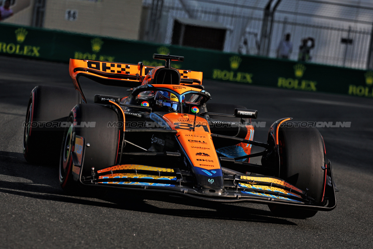GP ABU DHABI, Oscar Piastri (AUS) McLaren MCL60.

25.11.2023. Formula 1 World Championship, Rd 23, Abu Dhabi Grand Prix, Yas Marina Circuit, Abu Dhabi, Qualifiche Day.

- www.xpbimages.com, EMail: requests@xpbimages.com © Copyright: Moy / XPB Images