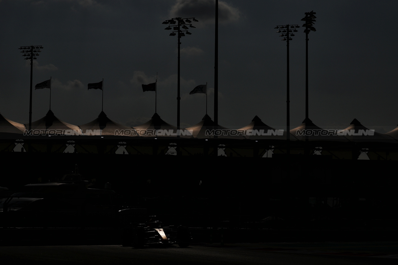 GP ABU DHABI, Max Verstappen (NLD) Red Bull Racing RB19.

25.11.2023. Formula 1 World Championship, Rd 23, Abu Dhabi Grand Prix, Yas Marina Circuit, Abu Dhabi, Qualifiche Day.

- www.xpbimages.com, EMail: requests@xpbimages.com © Copyright: Moy / XPB Images