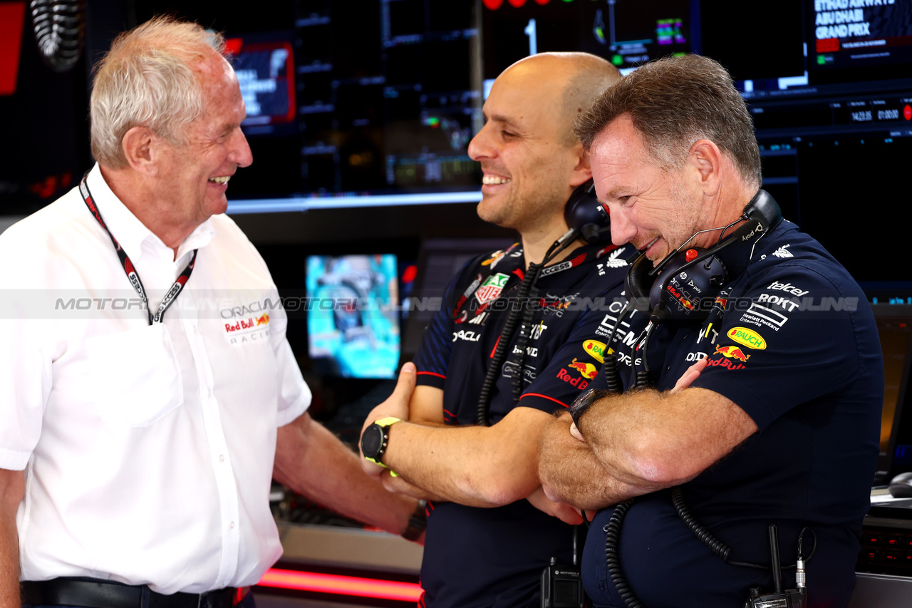 GP ABU DHABI, (L to R): Dr Helmut Marko (AUT) Red Bull Motorsport Consultant with Gianpiero Lambiase (ITA) Red Bull Racing Engineer e Christian Horner (GBR) Red Bull Racing Team Principal.

25.11.2023. Formula 1 World Championship, Rd 23, Abu Dhabi Grand Prix, Yas Marina Circuit, Abu Dhabi, Qualifiche Day.

- www.xpbimages.com, EMail: requests@xpbimages.com © Copyright: Batchelor / XPB Images