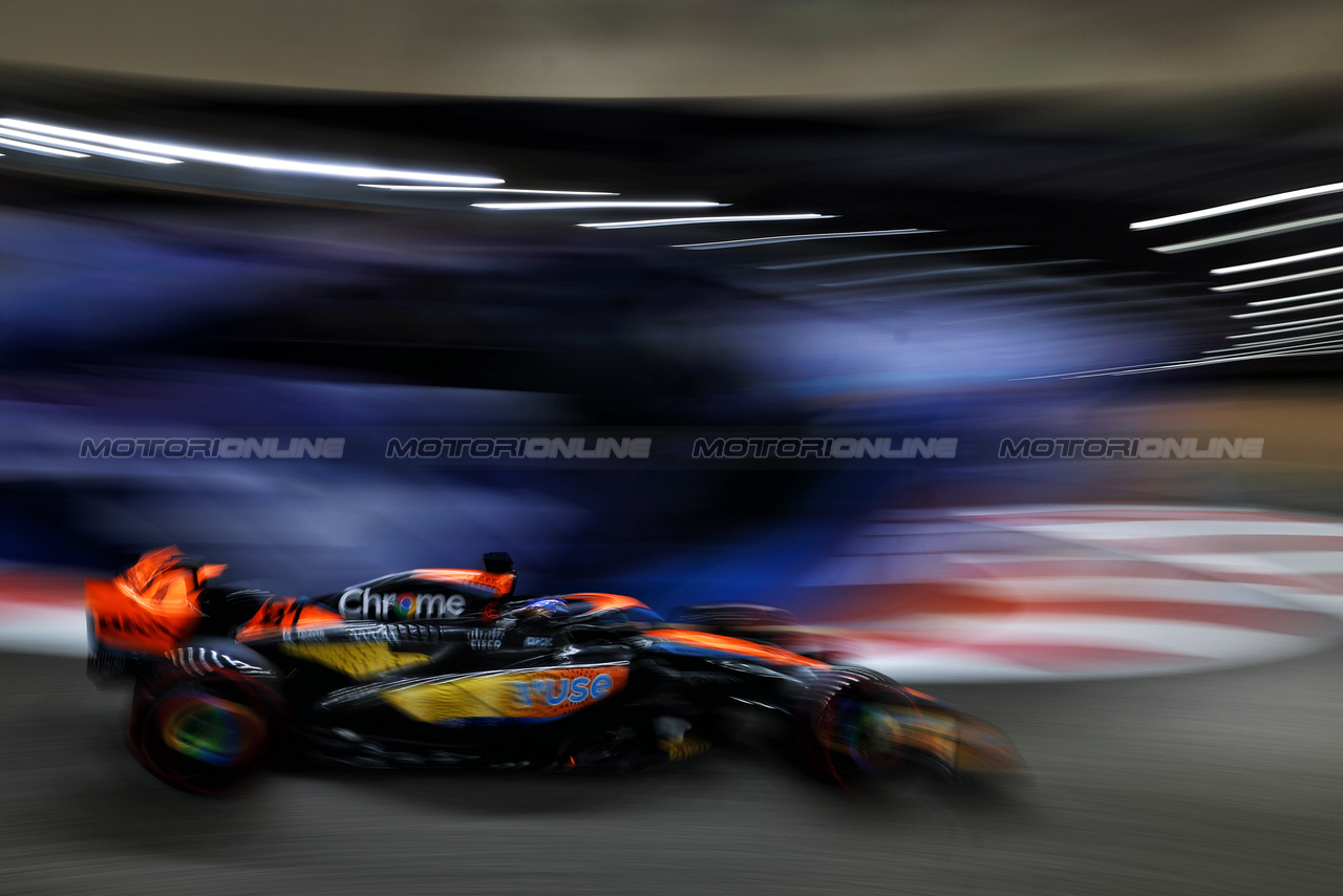 GP ABU DHABI, Oscar Piastri (AUS) McLaren MCL60.

25.11.2023. Formula 1 World Championship, Rd 23, Abu Dhabi Grand Prix, Yas Marina Circuit, Abu Dhabi, Qualifiche Day.

 - www.xpbimages.com, EMail: requests@xpbimages.com © Copyright: Coates / XPB Images