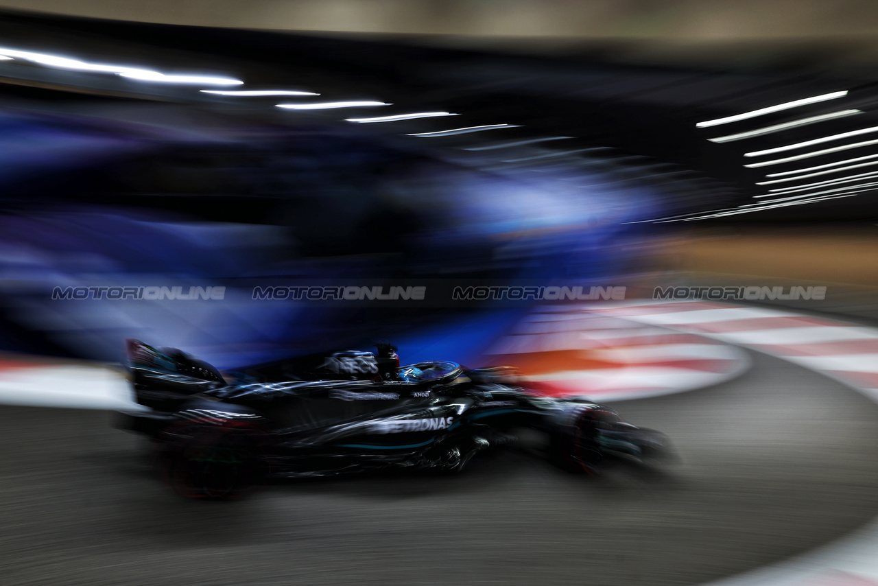GP ABU DHABI, George Russell (GBR) Mercedes AMG F1 W14.

25.11.2023. Formula 1 World Championship, Rd 23, Abu Dhabi Grand Prix, Yas Marina Circuit, Abu Dhabi, Qualifiche Day.

 - www.xpbimages.com, EMail: requests@xpbimages.com © Copyright: Coates / XPB Images