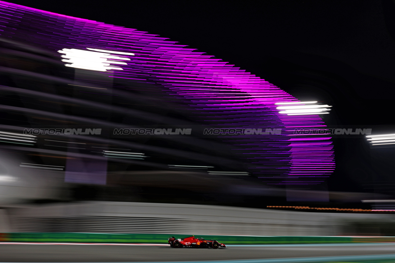 GP ABU DHABI, Carlos Sainz Jr (ESP) Ferrari SF-23.

25.11.2023. Formula 1 World Championship, Rd 23, Abu Dhabi Grand Prix, Yas Marina Circuit, Abu Dhabi, Qualifiche Day.

- www.xpbimages.com, EMail: requests@xpbimages.com © Copyright: Charniaux / XPB Images