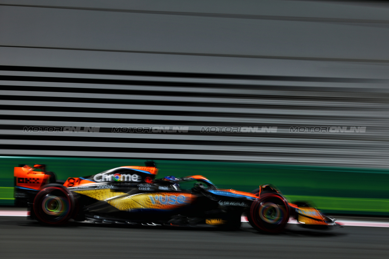 GP ABU DHABI, Oscar Piastri (AUS) McLaren MCL60.

25.11.2023. Formula 1 World Championship, Rd 23, Abu Dhabi Grand Prix, Yas Marina Circuit, Abu Dhabi, Qualifiche Day.

- www.xpbimages.com, EMail: requests@xpbimages.com © Copyright: Charniaux / XPB Images