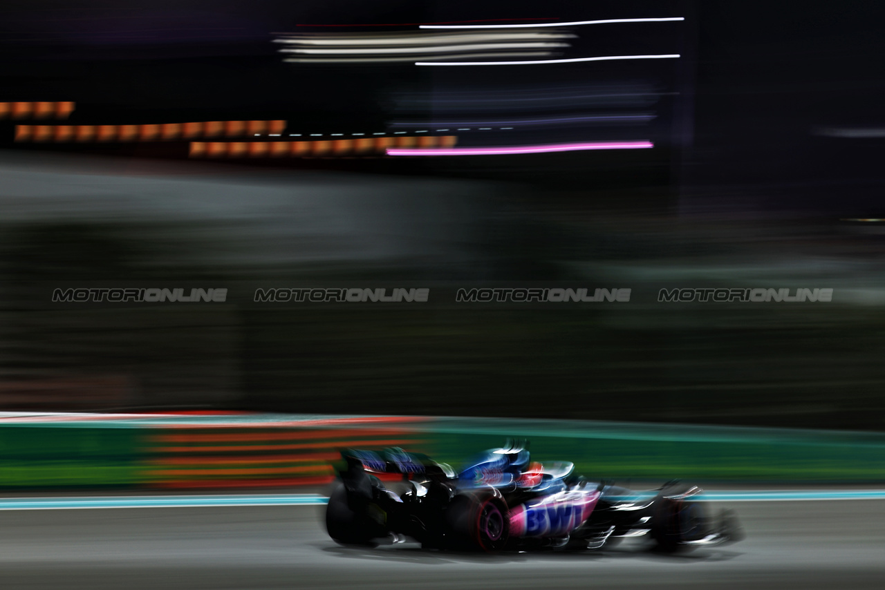GP ABU DHABI, Esteban Ocon (FRA) Alpine F1 Team A523.

25.11.2023. Formula 1 World Championship, Rd 23, Abu Dhabi Grand Prix, Yas Marina Circuit, Abu Dhabi, Qualifiche Day.

- www.xpbimages.com, EMail: requests@xpbimages.com © Copyright: Charniaux / XPB Images