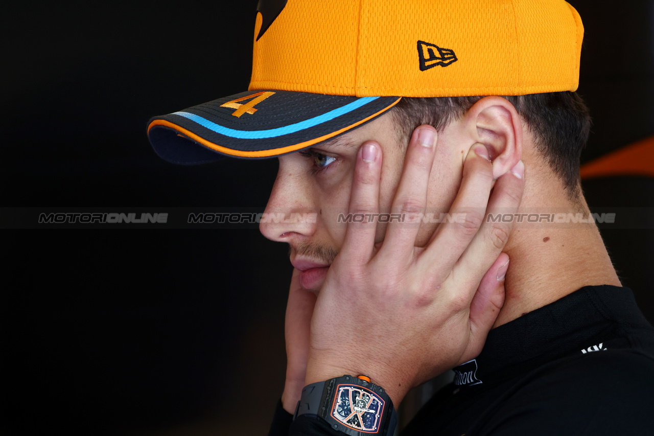 GP ABU DHABI, Lando Norris (GBR) McLaren.

25.11.2023. Formula 1 World Championship, Rd 23, Abu Dhabi Grand Prix, Yas Marina Circuit, Abu Dhabi, Qualifiche Day.

- www.xpbimages.com, EMail: requests@xpbimages.com © Copyright: Batchelor / XPB Images