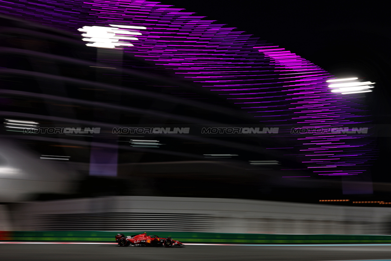 GP ABU DHABI, Carlos Sainz Jr (ESP) Ferrari SF-23.

25.11.2023. Formula 1 World Championship, Rd 23, Abu Dhabi Grand Prix, Yas Marina Circuit, Abu Dhabi, Qualifiche Day.

- www.xpbimages.com, EMail: requests@xpbimages.com © Copyright: Charniaux / XPB Images