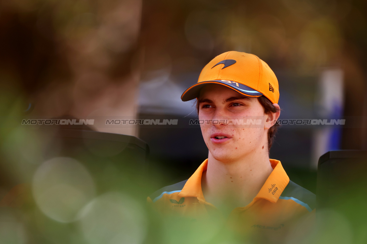 GP ABU DHABI, Lando Norris (GBR) McLaren.

25.11.2023. Formula 1 World Championship, Rd 23, Abu Dhabi Grand Prix, Yas Marina Circuit, Abu Dhabi, Qualifiche Day.

- www.xpbimages.com, EMail: requests@xpbimages.com © Copyright: Batchelor / XPB Images