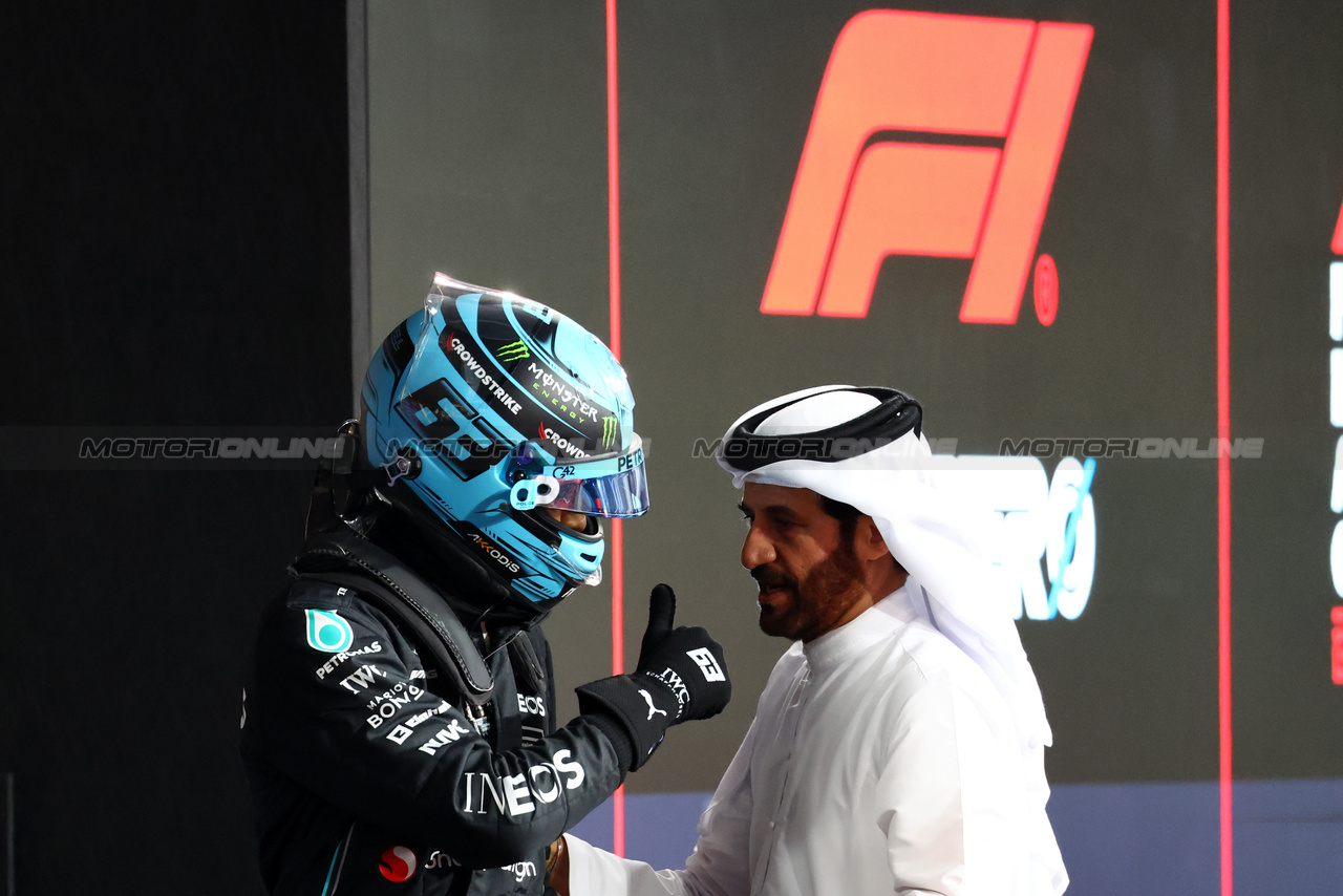 GP ABU DHABI, (L to R): George Russell (GBR) Mercedes AMG F1 with Mohammed Bin Sulayem (UAE) FIA President in qualifying parc ferme.

25.11.2023. Formula 1 World Championship, Rd 23, Abu Dhabi Grand Prix, Yas Marina Circuit, Abu Dhabi, Qualifiche Day.

- www.xpbimages.com, EMail: requests@xpbimages.com © Copyright: Charniaux / XPB Images