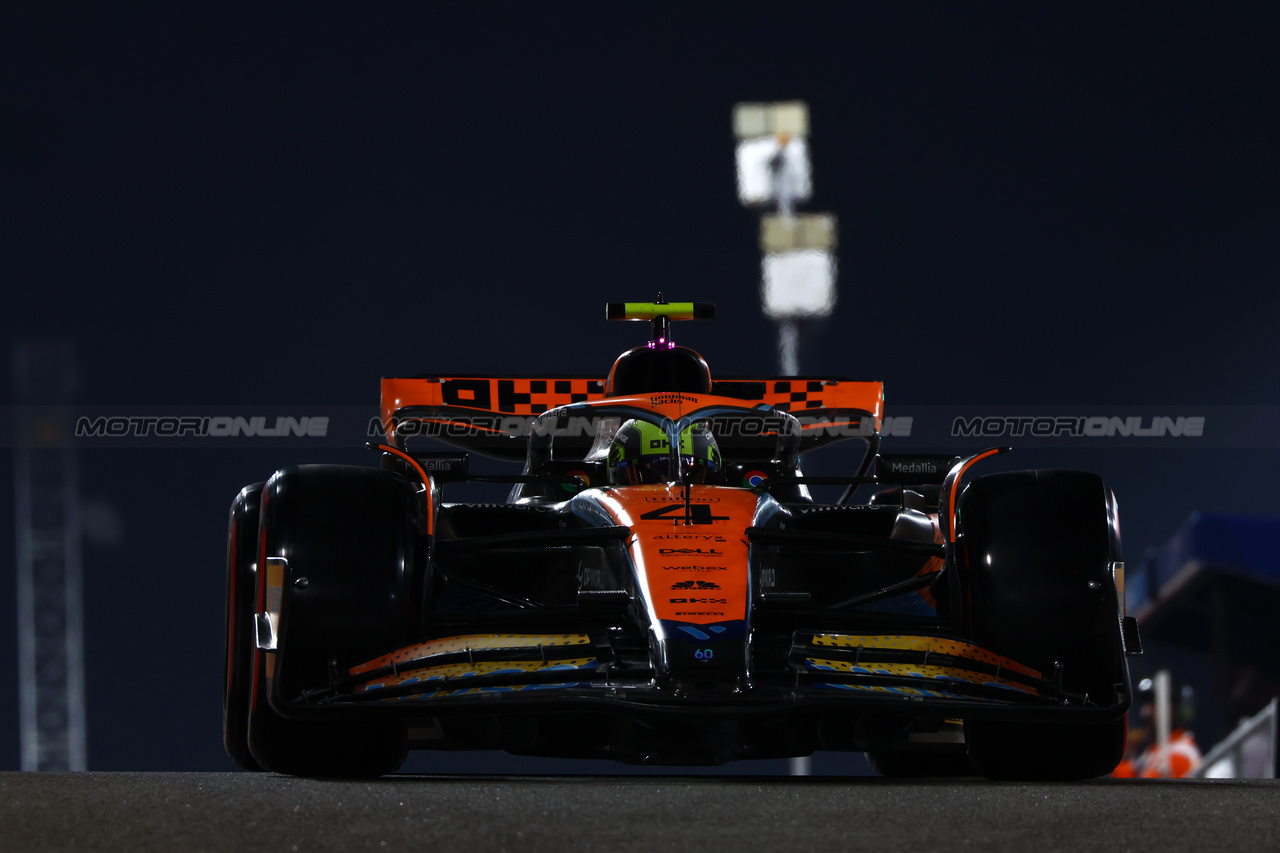 GP ABU DHABI, Lando Norris (GBR) McLaren MCL60.

25.11.2023. Formula 1 World Championship, Rd 23, Abu Dhabi Grand Prix, Yas Marina Circuit, Abu Dhabi, Qualifiche Day.

 - www.xpbimages.com, EMail: requests@xpbimages.com © Copyright: Coates / XPB Images