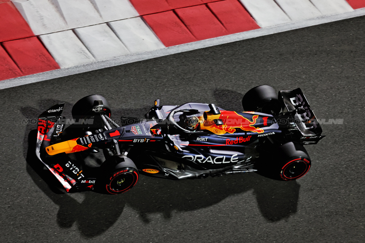 GP ABU DHABI, Max Verstappen (NLD) Red Bull Racing RB19.

25.11.2023. Formula 1 World Championship, Rd 23, Abu Dhabi Grand Prix, Yas Marina Circuit, Abu Dhabi, Qualifiche Day.

- www.xpbimages.com, EMail: requests@xpbimages.com © Copyright: Moy / XPB Images