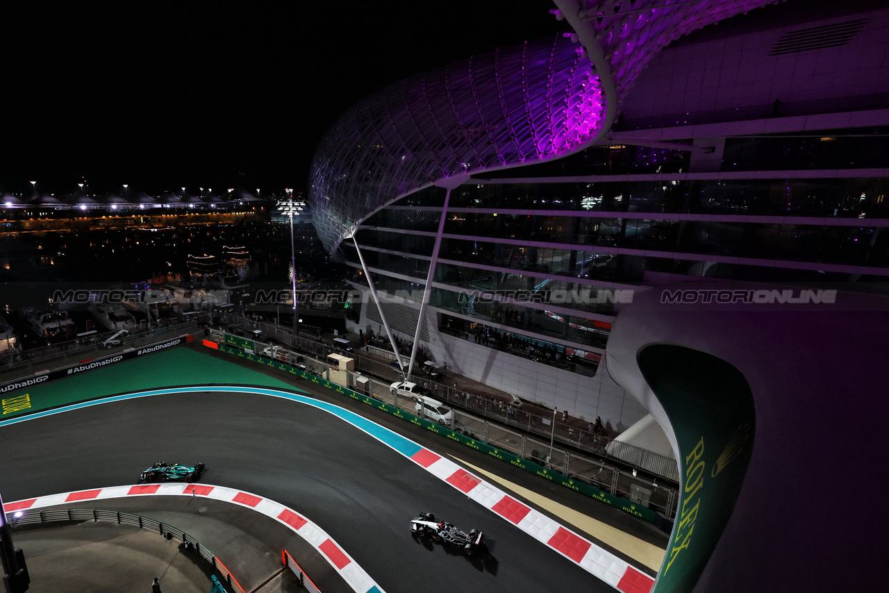 GP ABU DHABI, Daniel Ricciardo (AUS) AlphaTauri AT04.

25.11.2023. Formula 1 World Championship, Rd 23, Abu Dhabi Grand Prix, Yas Marina Circuit, Abu Dhabi, Qualifiche Day.

- www.xpbimages.com, EMail: requests@xpbimages.com © Copyright: Moy / XPB Images