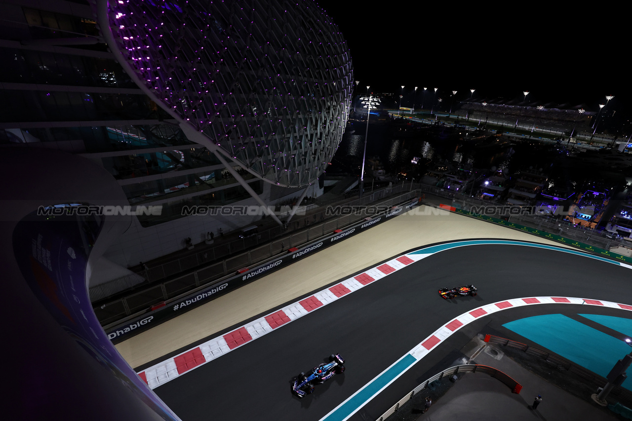 GP ABU DHABI, Esteban Ocon (FRA) Alpine F1 Team A523.

25.11.2023. Formula 1 World Championship, Rd 23, Abu Dhabi Grand Prix, Yas Marina Circuit, Abu Dhabi, Qualifiche Day.

- www.xpbimages.com, EMail: requests@xpbimages.com © Copyright: Moy / XPB Images