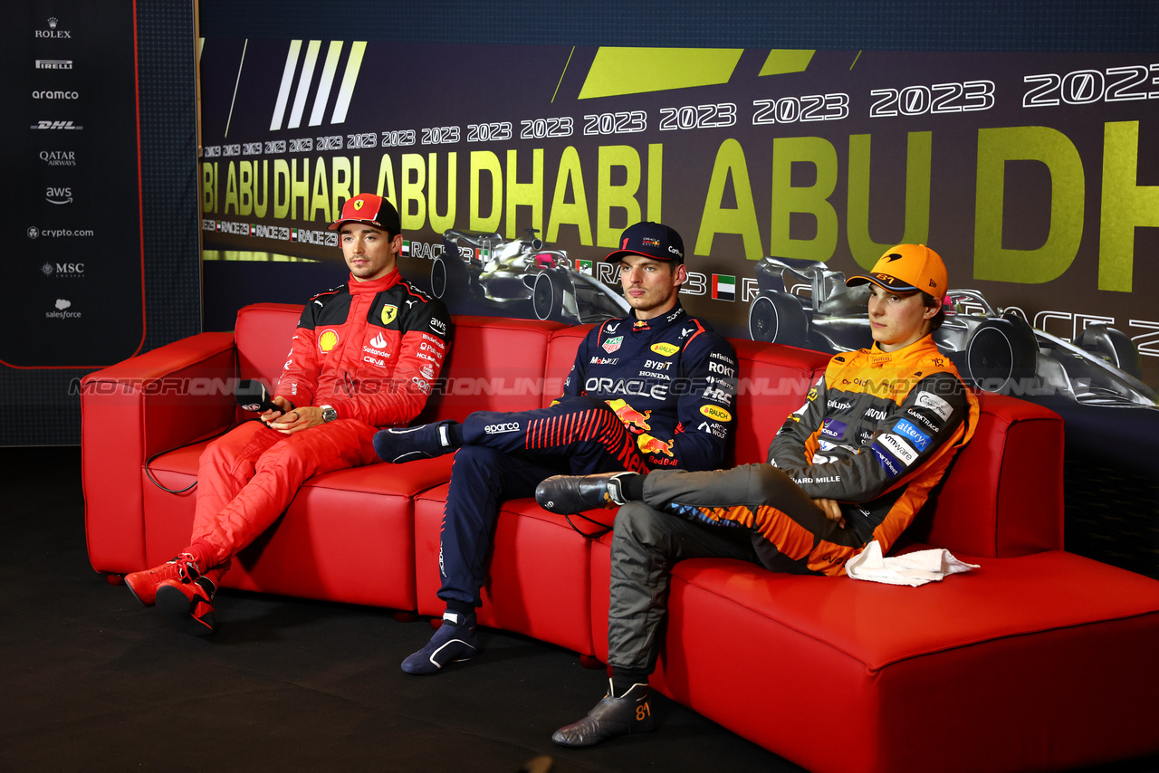GP ABU DHABI, (L to R): Charles Leclerc (MON) Ferrari; Max Verstappen (NLD) Red Bull Racing; e Oscar Piastri (AUS) McLaren, in the post qualifying FIA Press Conference.

25.11.2023. Formula 1 World Championship, Rd 23, Abu Dhabi Grand Prix, Yas Marina Circuit, Abu Dhabi, Qualifiche Day.

 - www.xpbimages.com, EMail: requests@xpbimages.com © Copyright: Coates / XPB Images