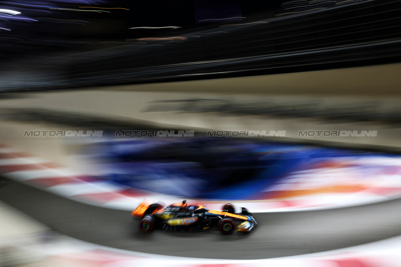 GP ABU DHABI, Oscar Piastri (AUS) McLaren MCL60.

25.11.2023. Formula 1 World Championship, Rd 23, Abu Dhabi Grand Prix, Yas Marina Circuit, Abu Dhabi, Qualifiche Day.

 - www.xpbimages.com, EMail: requests@xpbimages.com © Copyright: Coates / XPB Images