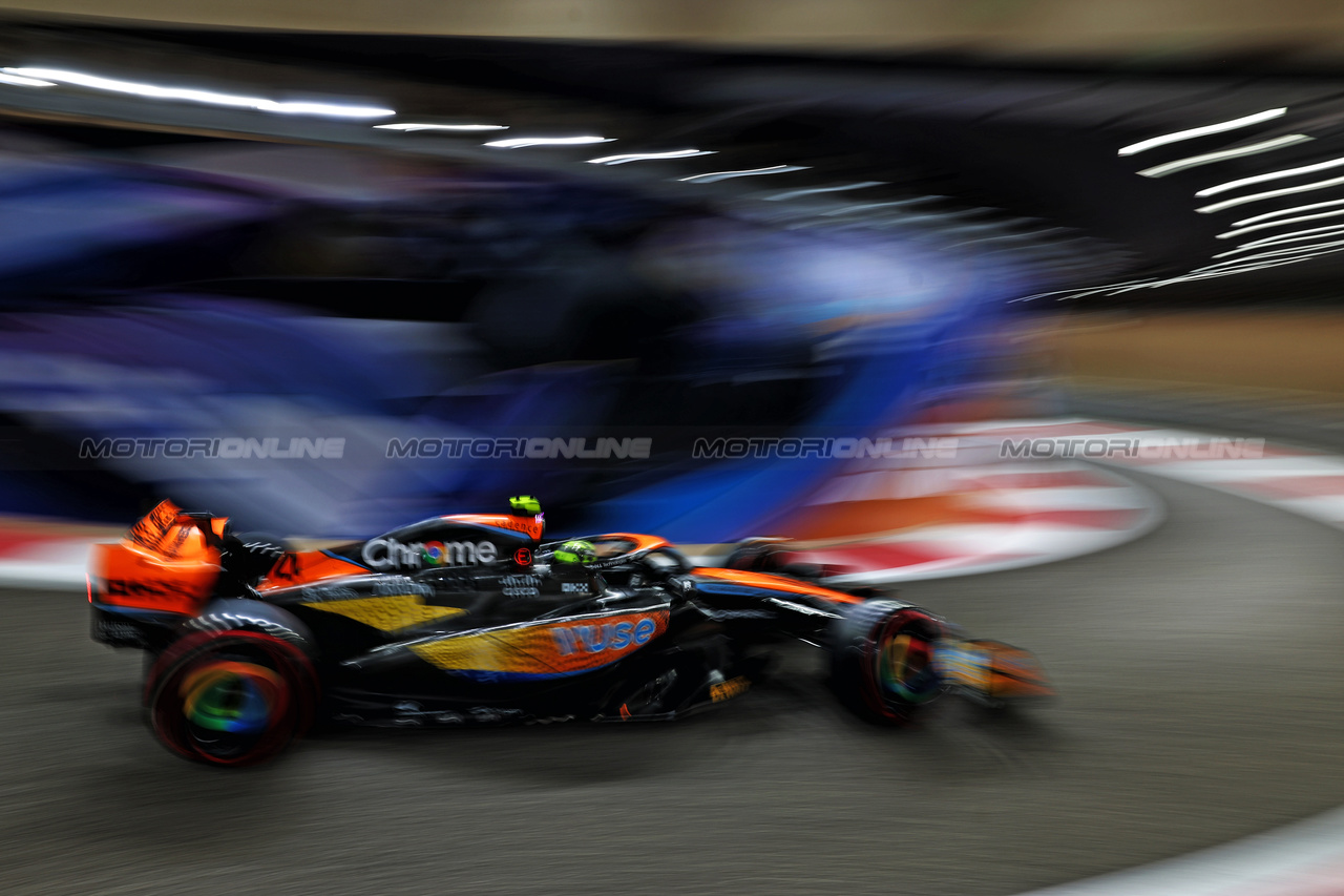 GP ABU DHABI, Lando Norris (GBR) McLaren MCL60.

25.11.2023. Formula 1 World Championship, Rd 23, Abu Dhabi Grand Prix, Yas Marina Circuit, Abu Dhabi, Qualifiche Day.

 - www.xpbimages.com, EMail: requests@xpbimages.com © Copyright: Coates / XPB Images