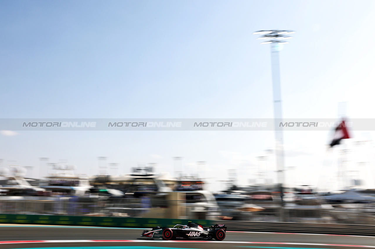 GP ABU DHABI, Nico Hulkenberg (GER) Haas VF-23.

25.11.2023. Formula 1 World Championship, Rd 23, Abu Dhabi Grand Prix, Yas Marina Circuit, Abu Dhabi, Qualifiche Day.

 - www.xpbimages.com, EMail: requests@xpbimages.com © Copyright: Coates / XPB Images