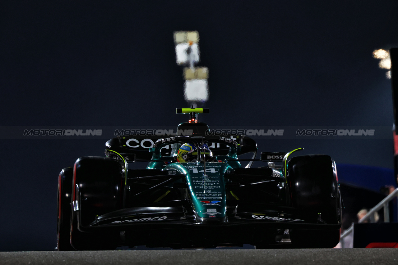 GP ABU DHABI, Fernando Alonso (ESP) Aston Martin F1 Team AMR23 leaves the pits.

25.11.2023. Formula 1 World Championship, Rd 23, Abu Dhabi Grand Prix, Yas Marina Circuit, Abu Dhabi, Qualifiche Day.

 - www.xpbimages.com, EMail: requests@xpbimages.com © Copyright: Coates / XPB Images