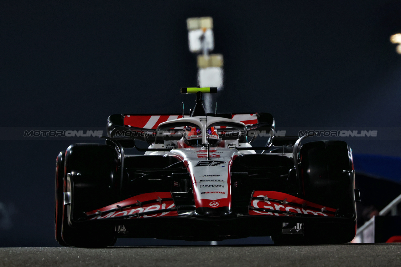 GP ABU DHABI, Nico Hulkenberg (GER) Haas VF-23 leaves the pits.

25.11.2023. Formula 1 World Championship, Rd 23, Abu Dhabi Grand Prix, Yas Marina Circuit, Abu Dhabi, Qualifiche Day.

 - www.xpbimages.com, EMail: requests@xpbimages.com © Copyright: Coates / XPB Images