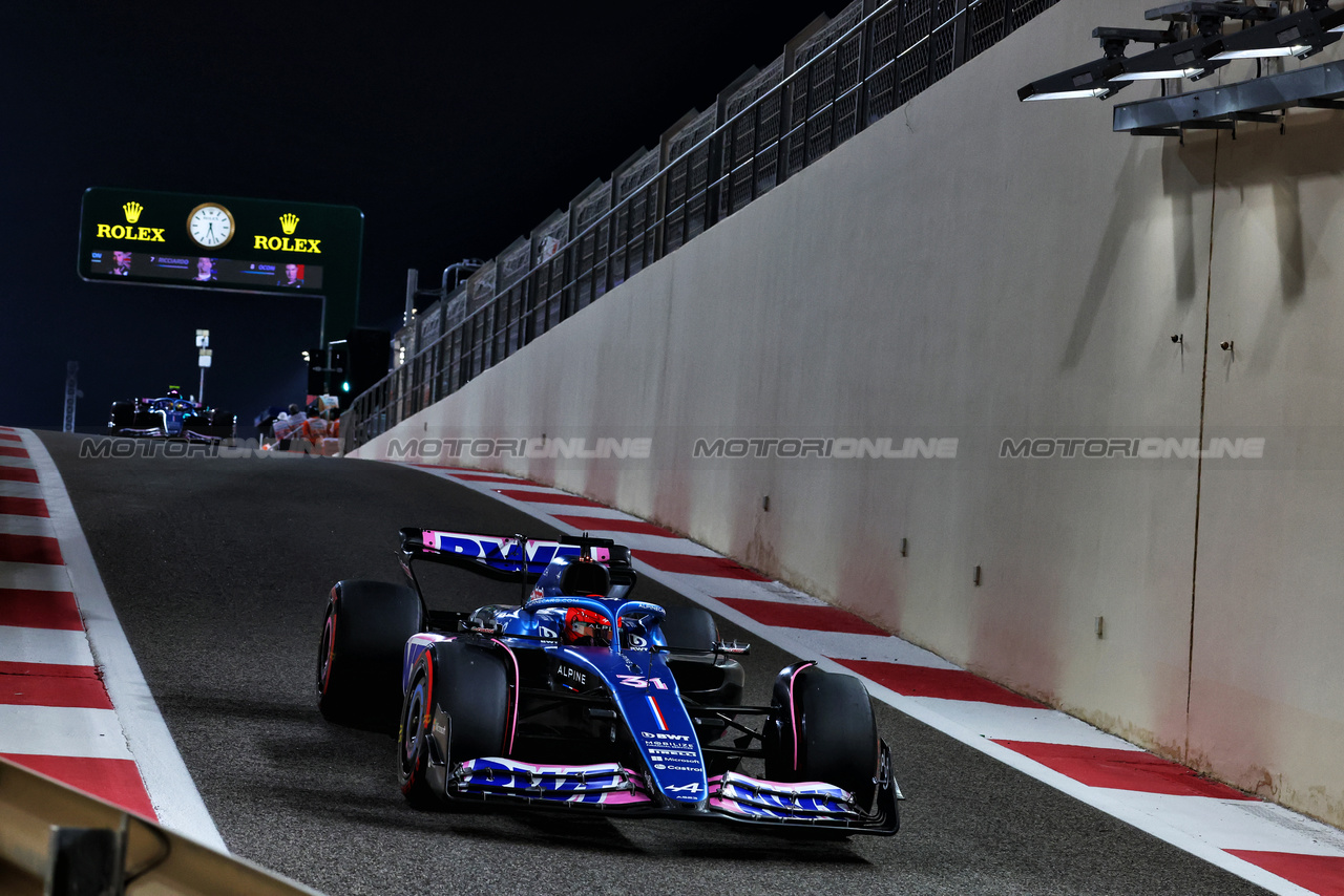 GP ABU DHABI, Esteban Ocon (FRA) Alpine F1 Team A523 leaves the pits.

25.11.2023. Formula 1 World Championship, Rd 23, Abu Dhabi Grand Prix, Yas Marina Circuit, Abu Dhabi, Qualifiche Day.

 - www.xpbimages.com, EMail: requests@xpbimages.com © Copyright: Coates / XPB Images