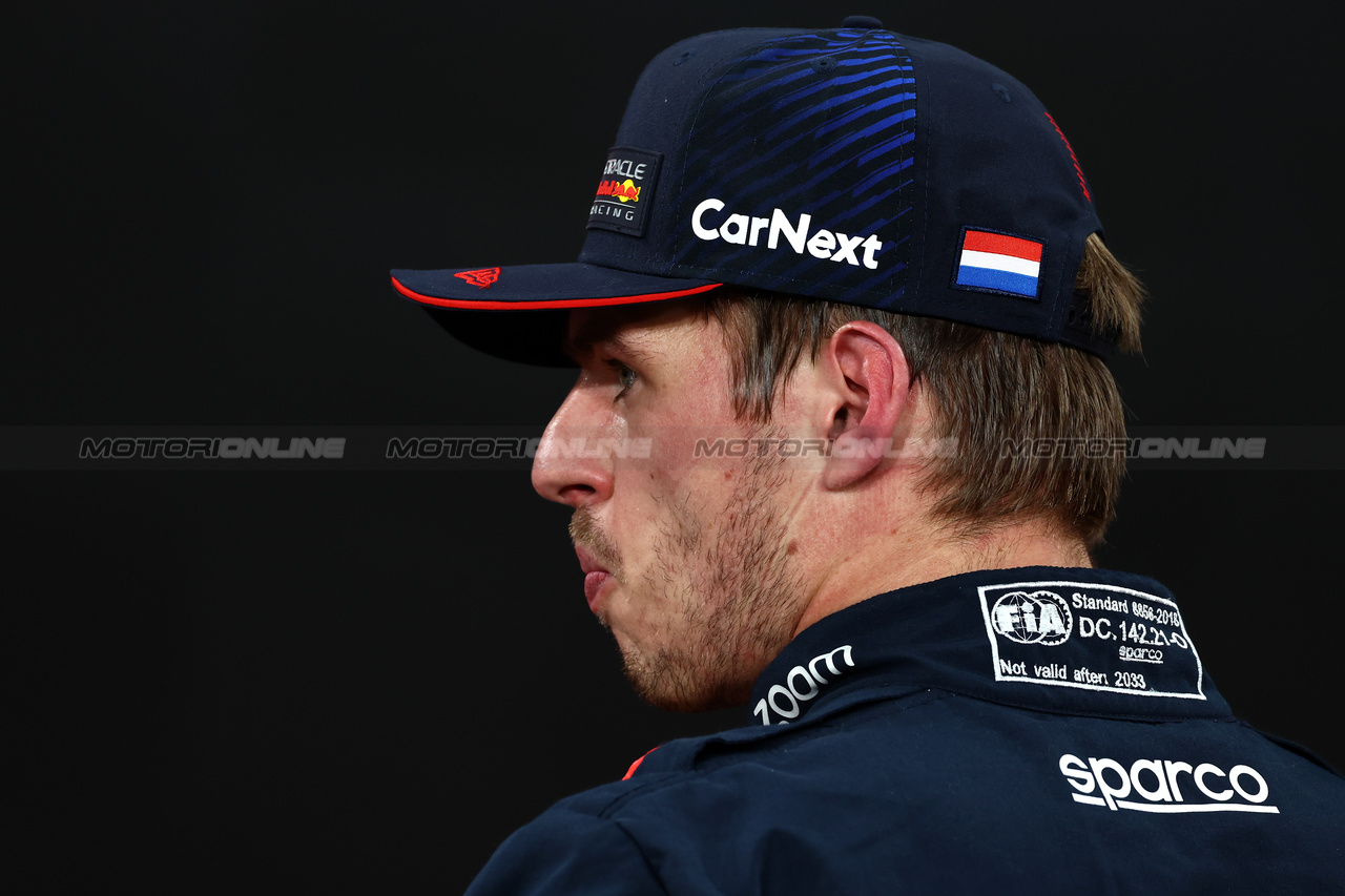 GP ABU DHABI, Max Verstappen (NLD) Red Bull Racing in qualifying parc ferme.

25.11.2023. Formula 1 World Championship, Rd 23, Abu Dhabi Grand Prix, Yas Marina Circuit, Abu Dhabi, Qualifiche Day.

 - www.xpbimages.com, EMail: requests@xpbimages.com © Copyright: Coates / XPB Images