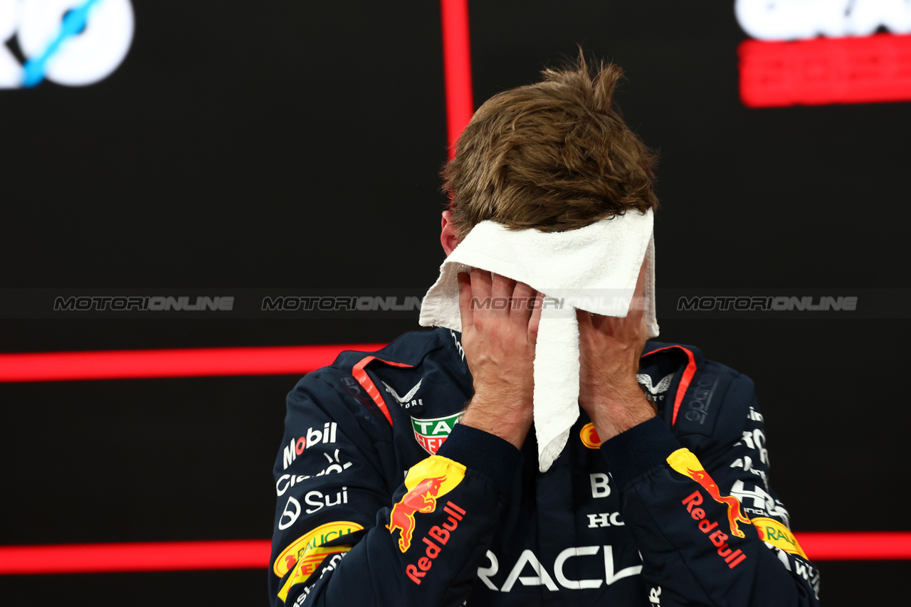 GP ABU DHABI, Max Verstappen (NLD) Red Bull Racing in qualifying parc ferme.

25.11.2023. Formula 1 World Championship, Rd 23, Abu Dhabi Grand Prix, Yas Marina Circuit, Abu Dhabi, Qualifiche Day.

 - www.xpbimages.com, EMail: requests@xpbimages.com © Copyright: Coates / XPB Images