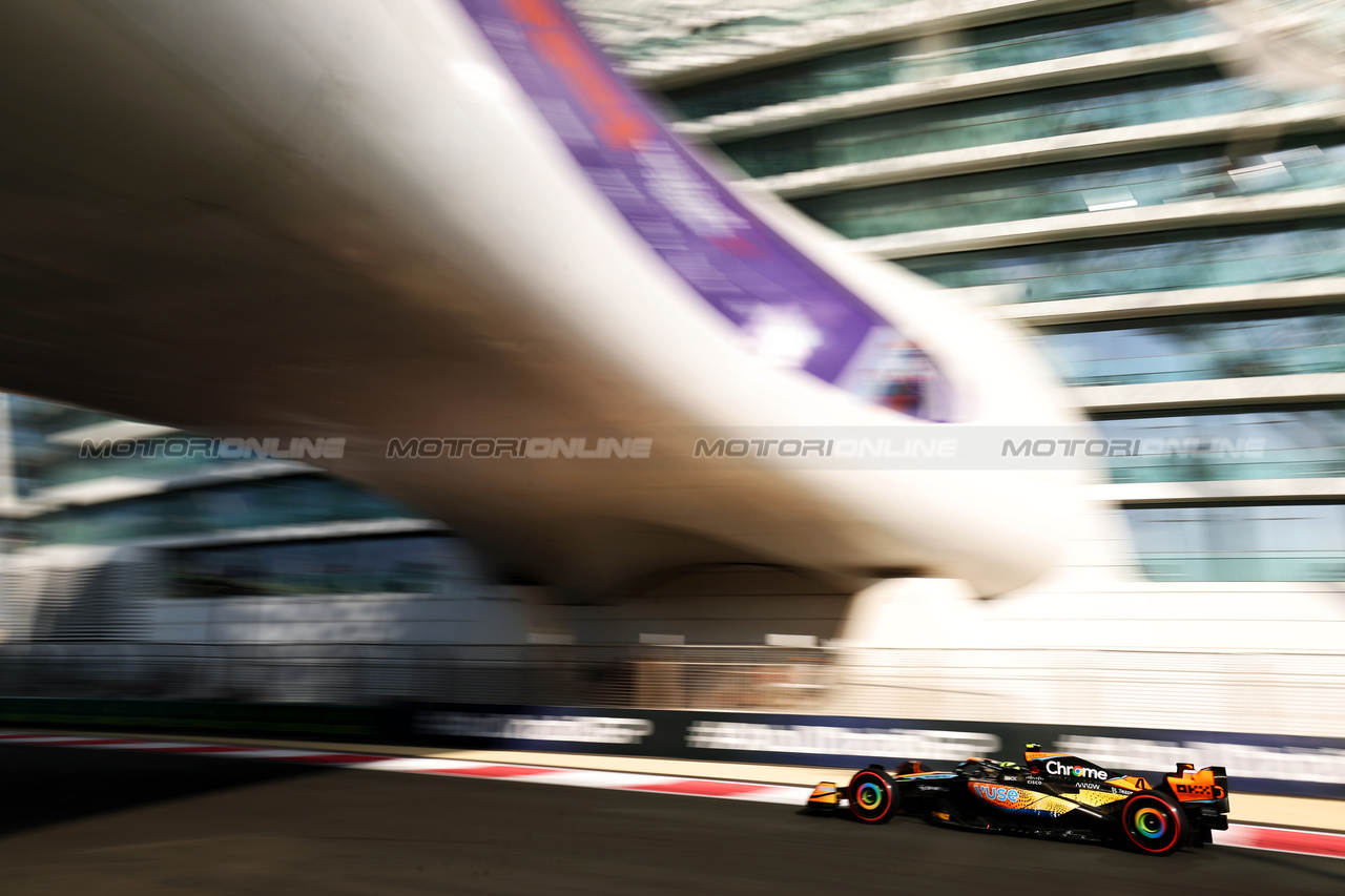 GP ABU DHABI, Lando Norris (GBR) McLaren MCL60.

25.11.2023. Formula 1 World Championship, Rd 23, Abu Dhabi Grand Prix, Yas Marina Circuit, Abu Dhabi, Qualifiche Day.

 - www.xpbimages.com, EMail: requests@xpbimages.com © Copyright: Coates / XPB Images
