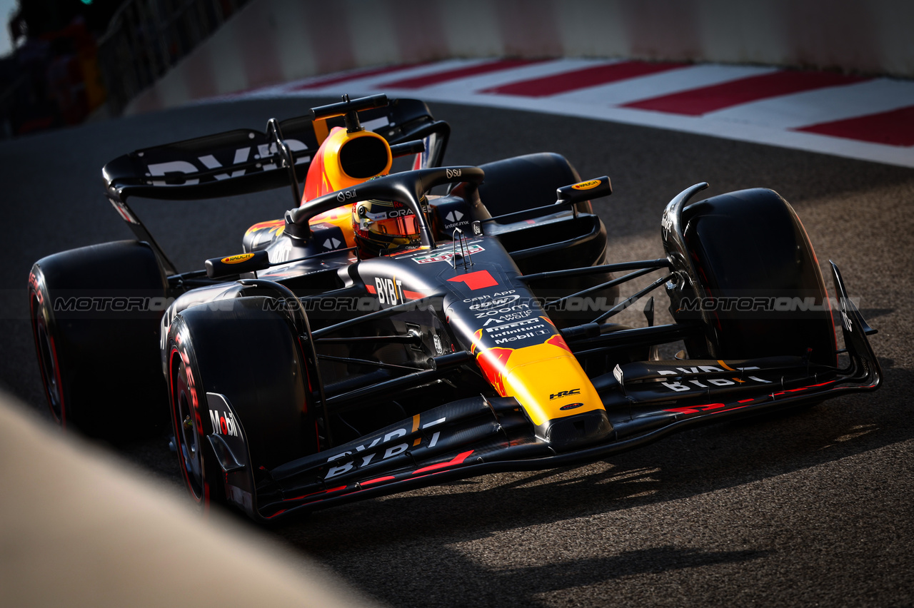 GP ABU DHABI, Max Verstappen (NLD), Red Bull Racing 
25.11.2023. Formula 1 World Championship, Rd 23, Abu Dhabi Grand Prix, Yas Marina Circuit, Abu Dhabi, Qualifiche Day.
- www.xpbimages.com, EMail: requests@xpbimages.com © Copyright: Charniaux / XPB Images