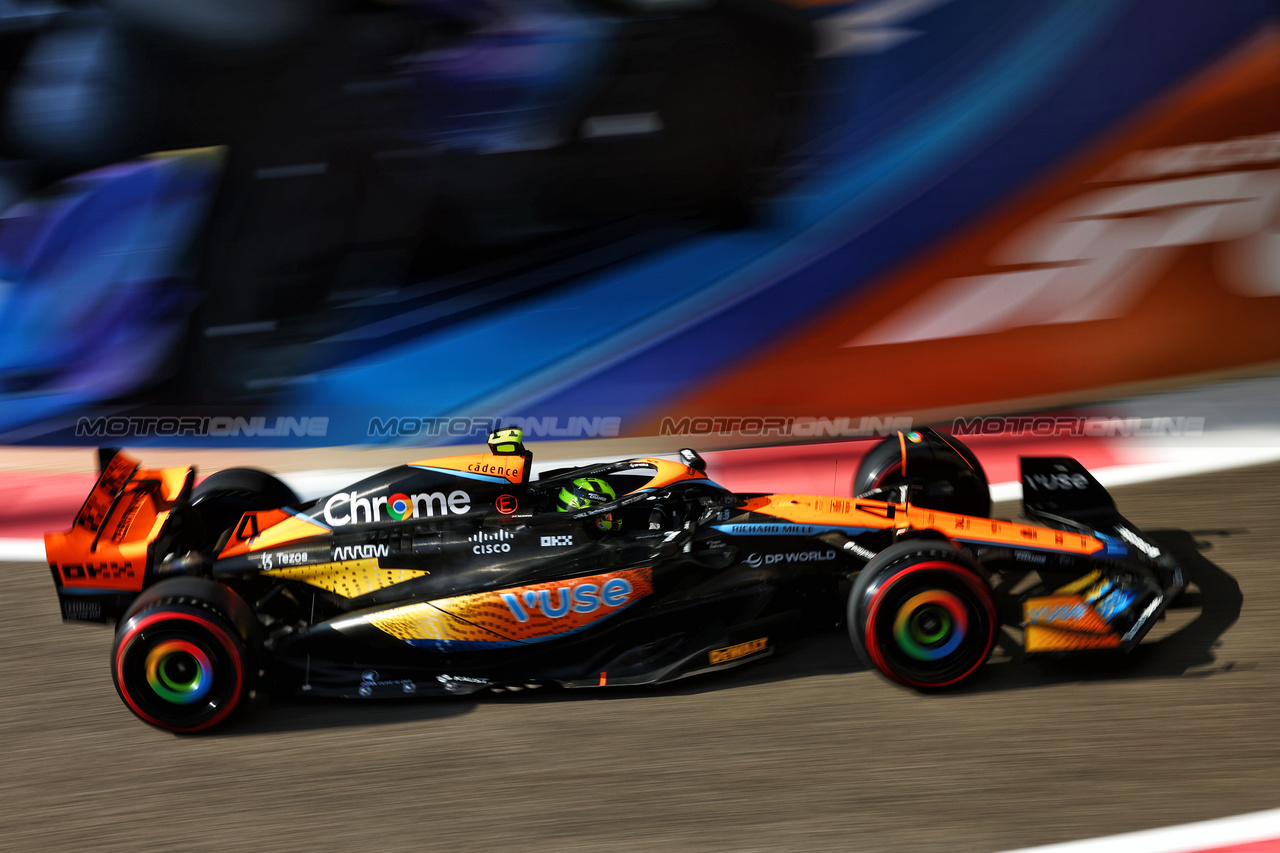 GP ABU DHABI, Lando Norris (GBR) McLaren MCL60.

25.11.2023. Formula 1 World Championship, Rd 23, Abu Dhabi Grand Prix, Yas Marina Circuit, Abu Dhabi, Qualifiche Day.

- www.xpbimages.com, EMail: requests@xpbimages.com © Copyright: Batchelor / XPB Images