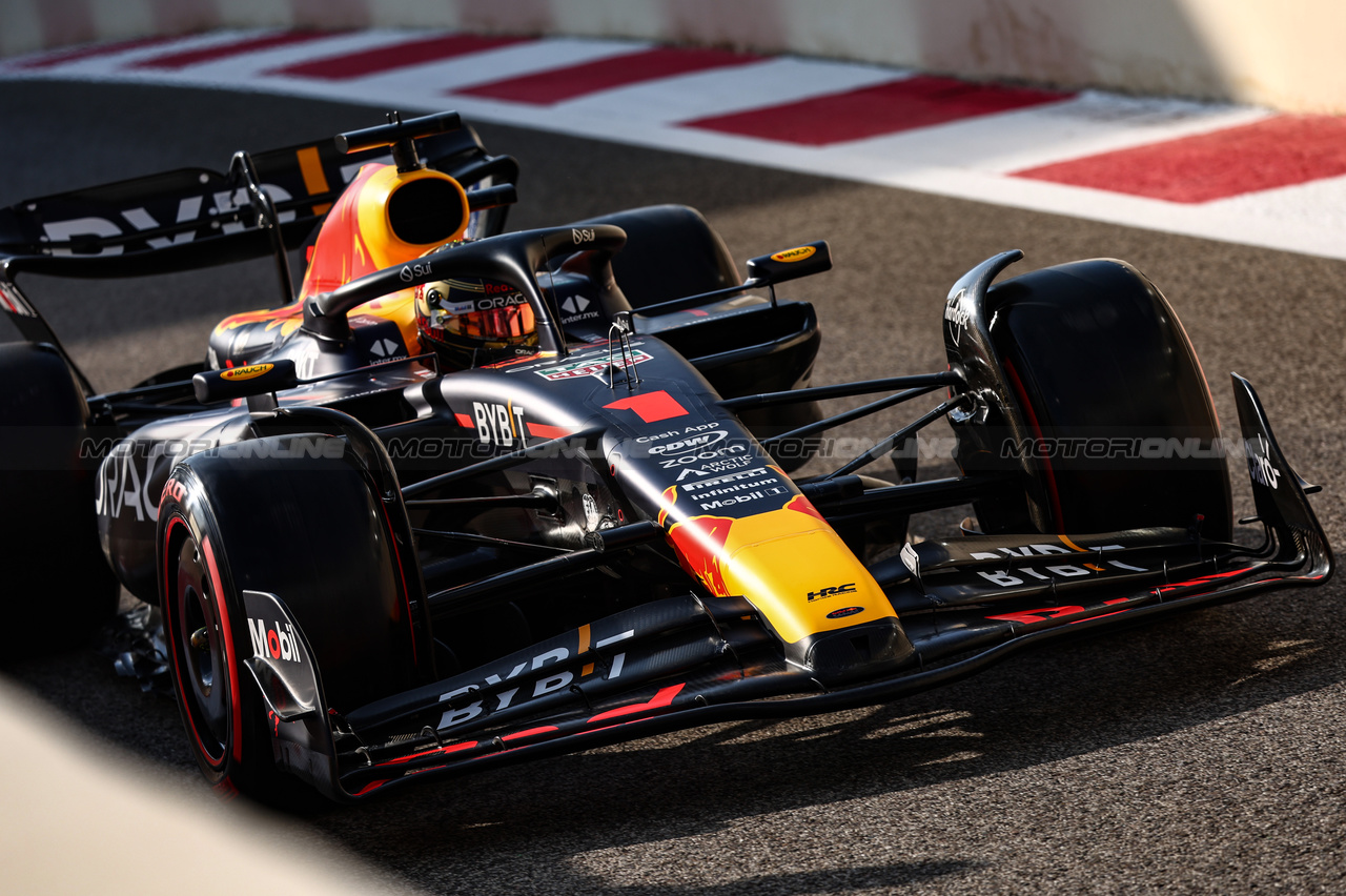 GP ABU DHABI, Max Verstappen (NLD), Red Bull Racing 
25.11.2023. Formula 1 World Championship, Rd 23, Abu Dhabi Grand Prix, Yas Marina Circuit, Abu Dhabi, Qualifiche Day.
- www.xpbimages.com, EMail: requests@xpbimages.com © Copyright: Charniaux / XPB Images