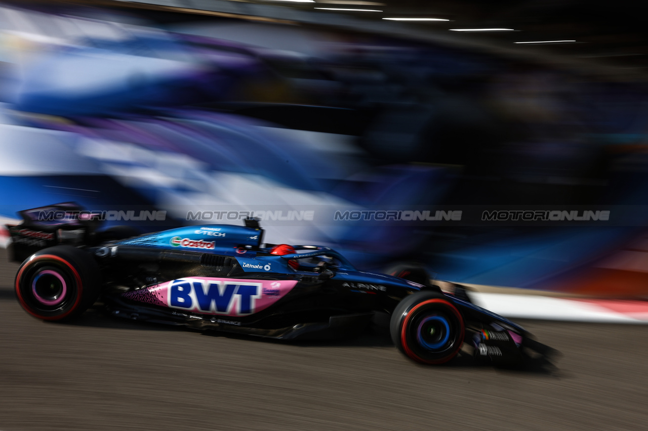 GP ABU DHABI, Esteban Ocon (FRA), Alpine F1 Team 
25.11.2023. Formula 1 World Championship, Rd 23, Abu Dhabi Grand Prix, Yas Marina Circuit, Abu Dhabi, Qualifiche Day.
- www.xpbimages.com, EMail: requests@xpbimages.com © Copyright: Charniaux / XPB Images