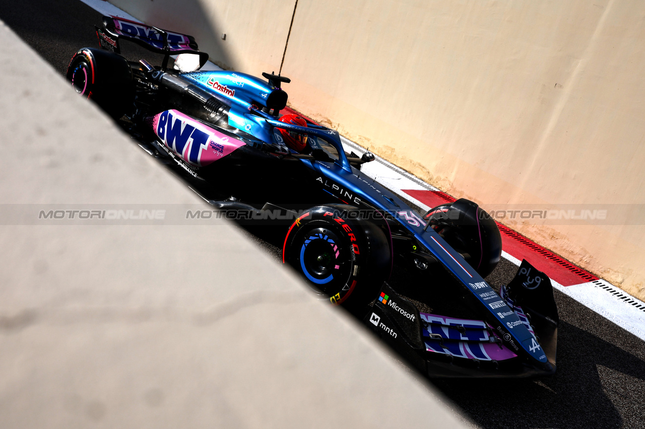 GP ABU DHABI, Esteban Ocon (FRA), Alpine F1 Team 
25.11.2023. Formula 1 World Championship, Rd 23, Abu Dhabi Grand Prix, Yas Marina Circuit, Abu Dhabi, Qualifiche Day.
- www.xpbimages.com, EMail: requests@xpbimages.com © Copyright: Charniaux / XPB Images