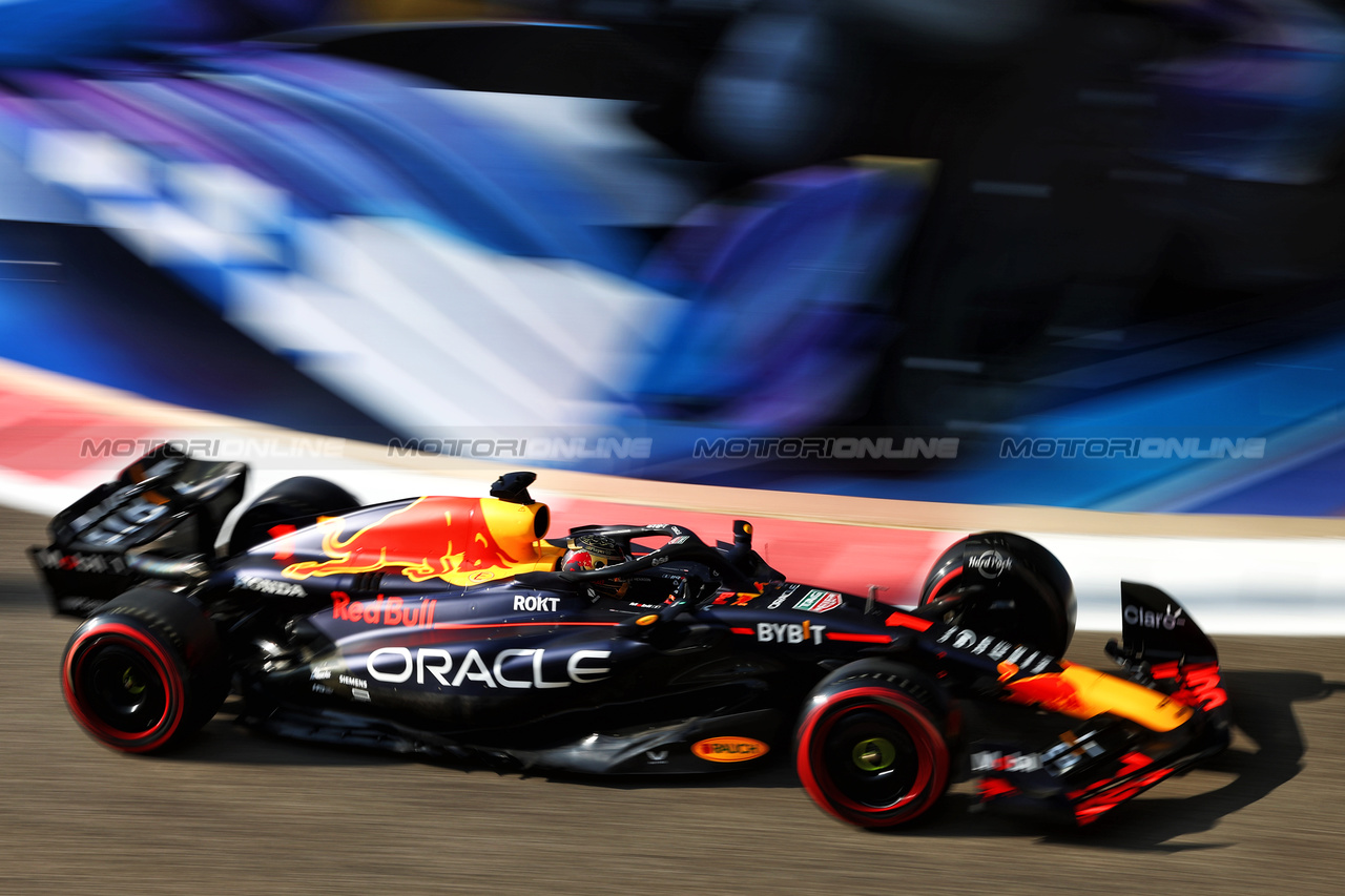 GP ABU DHABI, Max Verstappen (NLD) Red Bull Racing RB19.

25.11.2023. Formula 1 World Championship, Rd 23, Abu Dhabi Grand Prix, Yas Marina Circuit, Abu Dhabi, Qualifiche Day.

- www.xpbimages.com, EMail: requests@xpbimages.com © Copyright: Batchelor / XPB Images