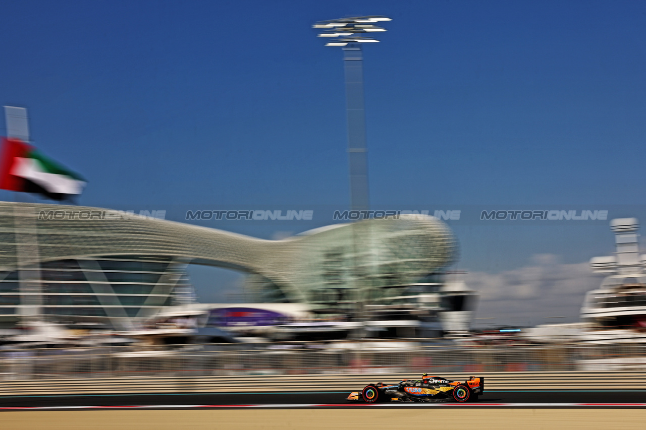 GP ABU DHABI, Lando Norris (GBR) McLaren MCL60.

25.11.2023. Formula 1 World Championship, Rd 23, Abu Dhabi Grand Prix, Yas Marina Circuit, Abu Dhabi, Qualifiche Day.

- www.xpbimages.com, EMail: requests@xpbimages.com © Copyright: Moy / XPB Images