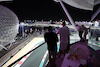 GP ABU DHABI, Circuit Atmosfera - fans.
25.11.2023. Formula 1 World Championship, Rd 23, Abu Dhabi Grand Prix, Yas Marina Circuit, Abu Dhabi, Qualifiche Day.
- www.xpbimages.com, EMail: requests@xpbimages.com © Copyright: Moy / XPB Images