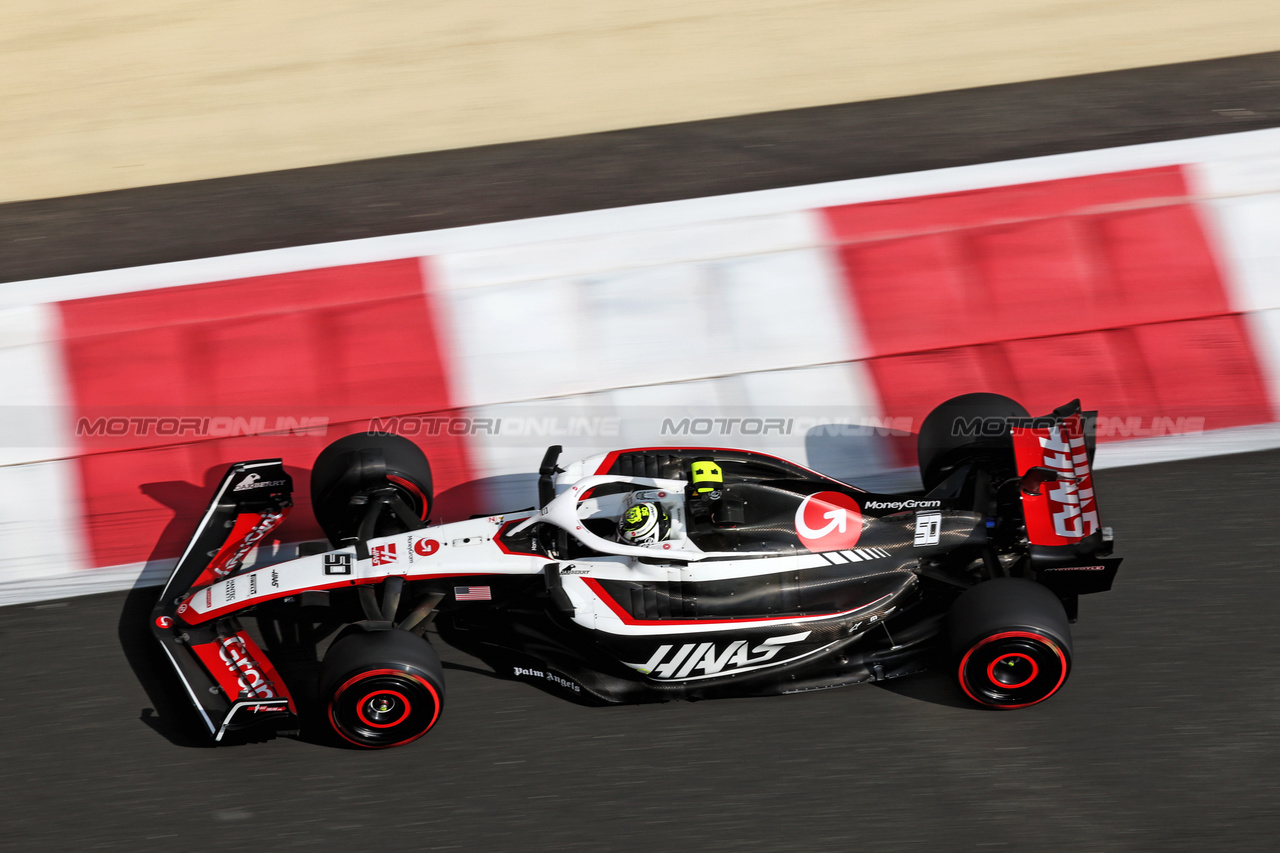 GP ABU DHABI, Oliver Bearman (GBR) Haas VF-23 Test Driver.

24.11.2023. Formula 1 World Championship, Rd 23, Abu Dhabi Grand Prix, Yas Marina Circuit, Abu Dhabi, Practice Day.

- www.xpbimages.com, EMail: requests@xpbimages.com © Copyright: Moy / XPB Images